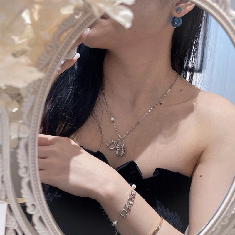Unisex Christian Dior Necklaces 232511