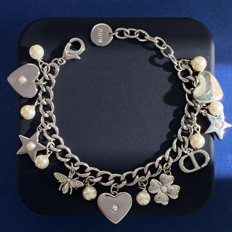WellDesigned Christian Dior Necklaces 232532