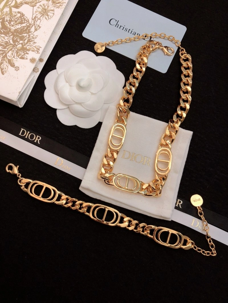 Versatile Christian Dior Necklaces 232488