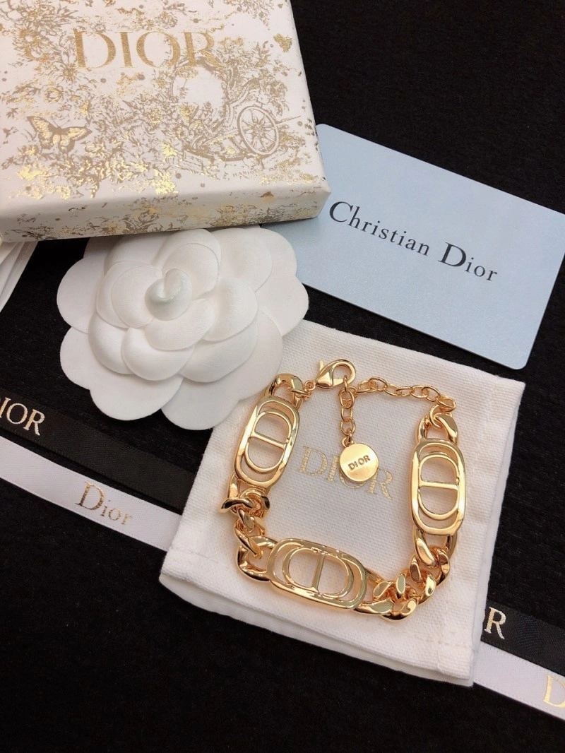 Versatile Christian Dior Necklaces 232488