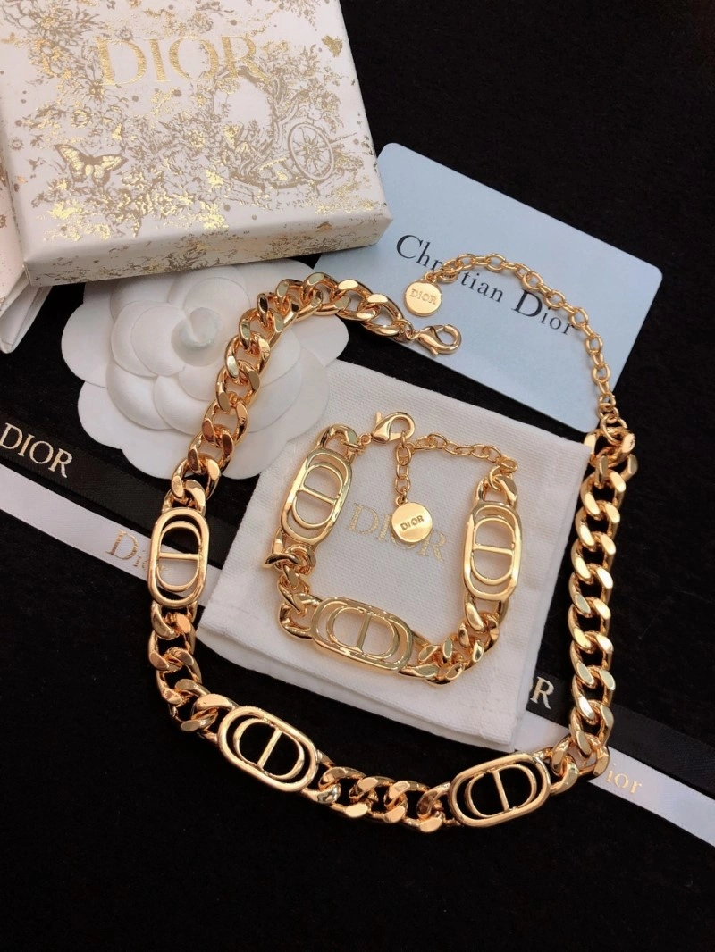 Versatile Christian Dior Necklaces 232488
