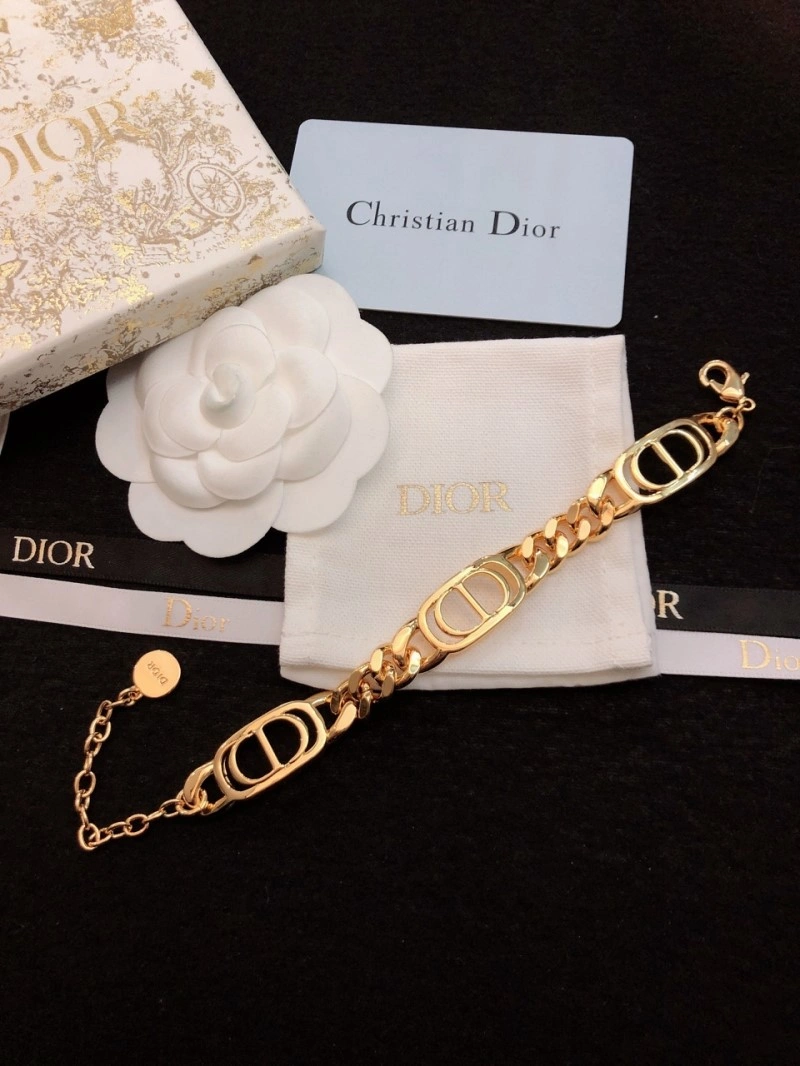 Versatile Christian Dior Necklaces 232488