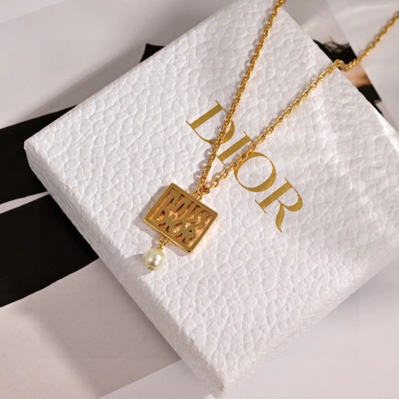 Tailored Christian Dior Necklaces 232457