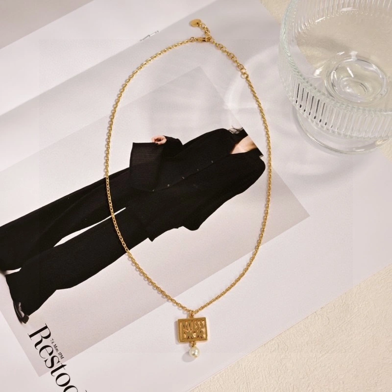 Tailored Christian Dior Necklaces 232457