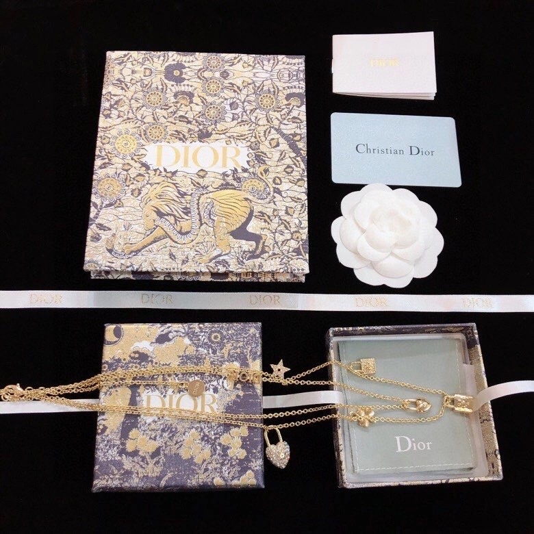 Sleek Christian Dior Necklaces 232587