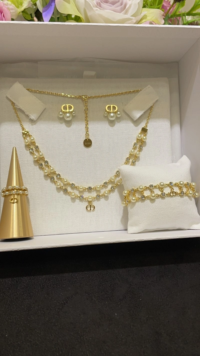 Cozy Christian Dior Necklaces 232472