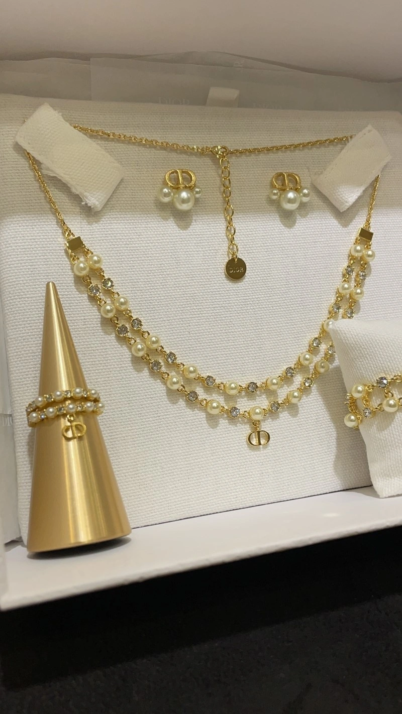 Cozy Christian Dior Necklaces 232472