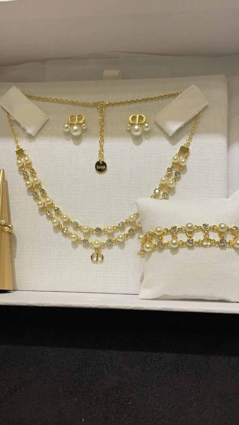 Cozy Christian Dior Necklaces 232472
