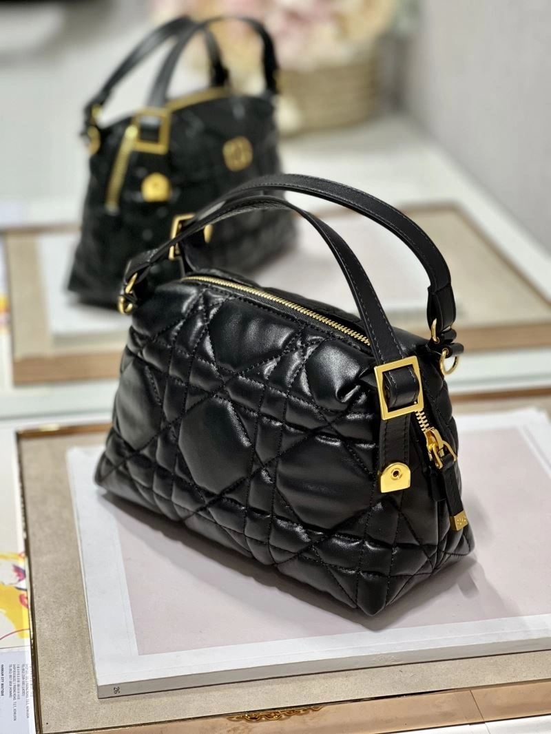 Stylish Christian Dior Other Bags 76283