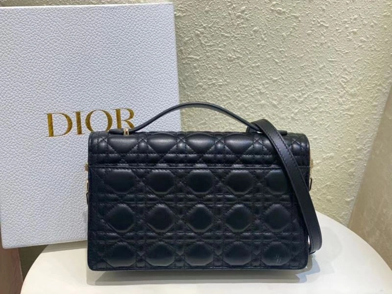 Effortless Christian Dior Other Bags 75868