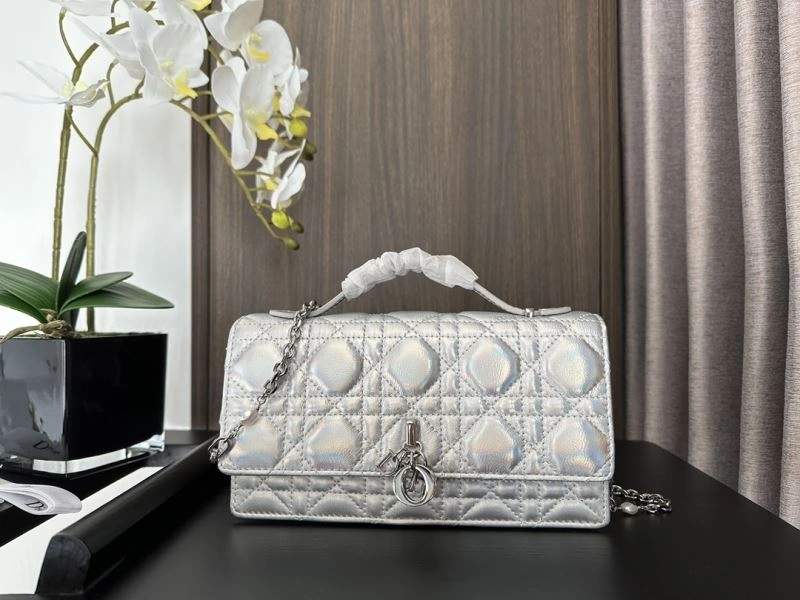 Trendsetting Christian Dior Other Bags 70836