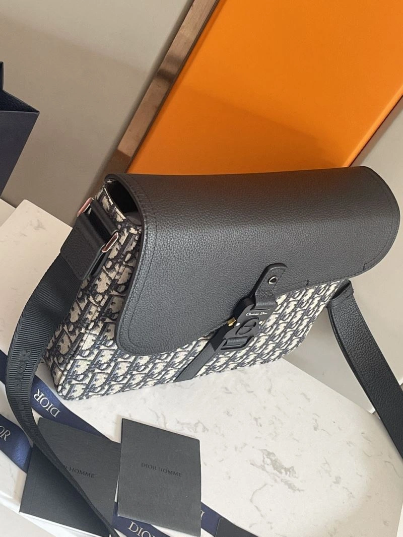 Vibrant Christian Dior Other Bags 66710