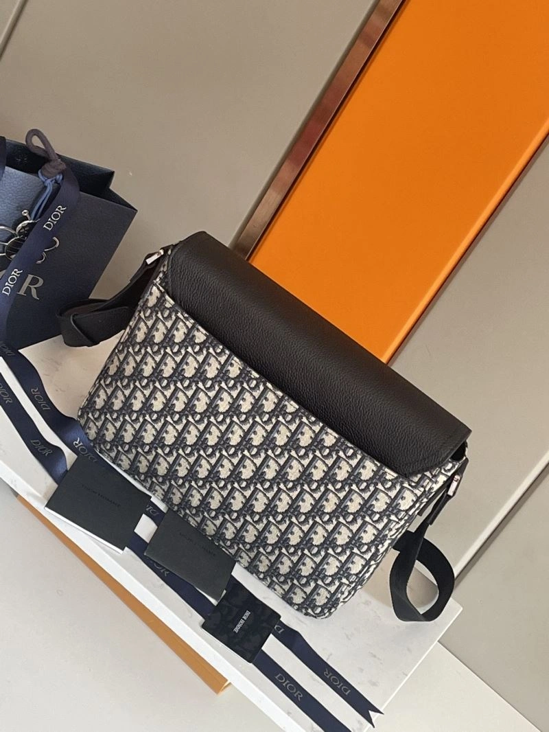 Vibrant Christian Dior Other Bags 66710