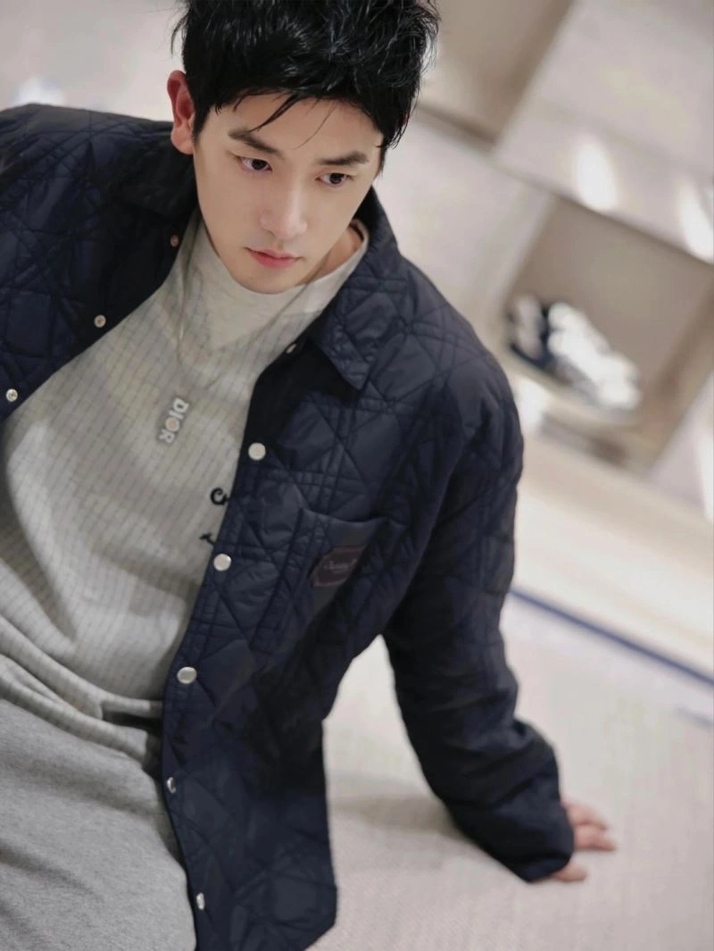 Resilient Christian Dior Outwear 117524