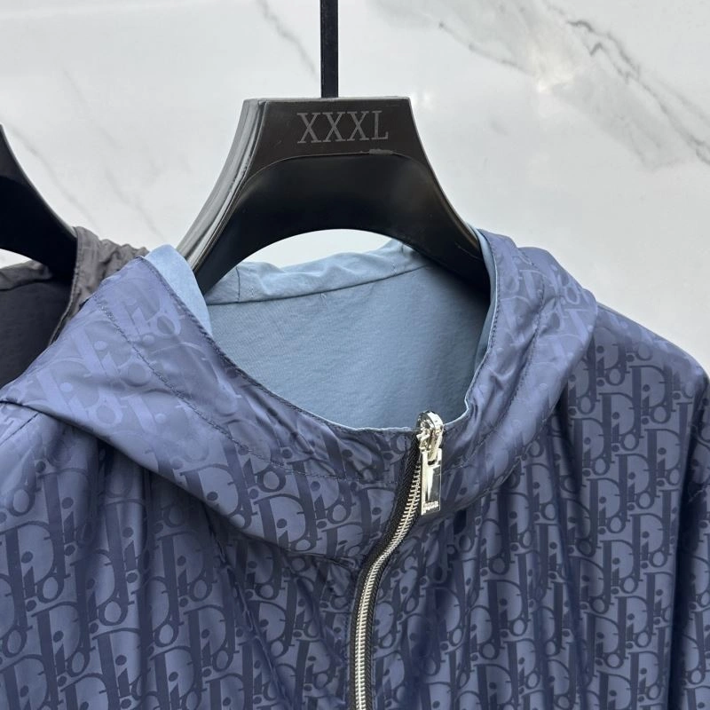 Bold Christian Dior Outwear 117804