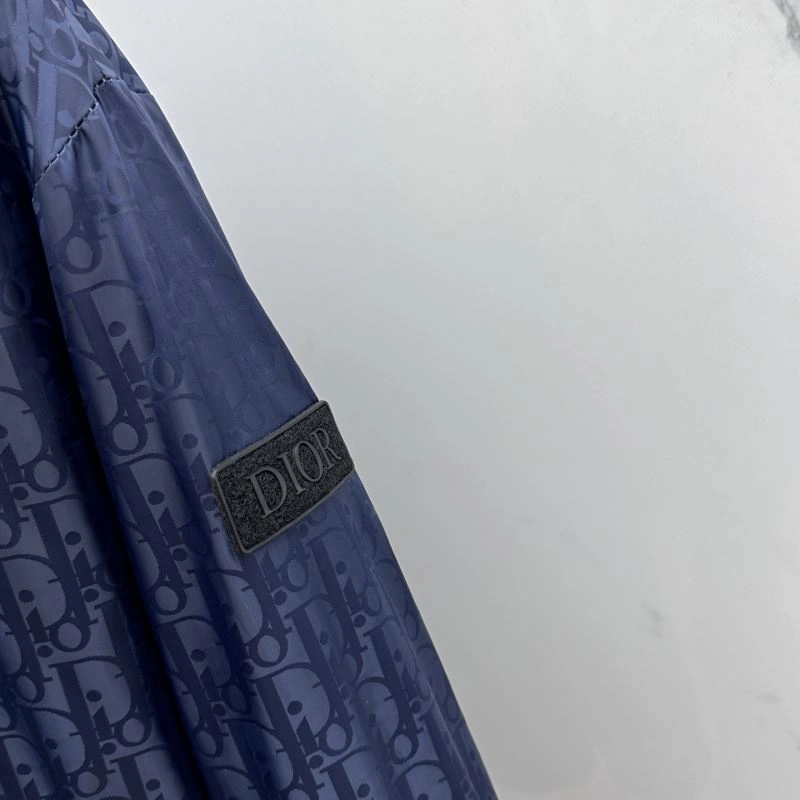 Bold Christian Dior Outwear 117804