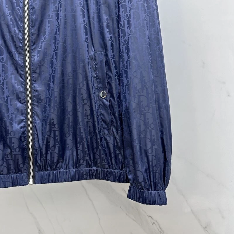 Bold Christian Dior Outwear 117804