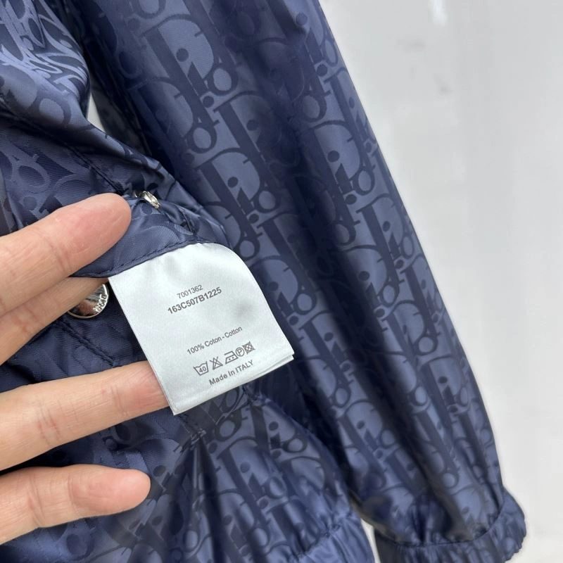 Bold Christian Dior Outwear 117804