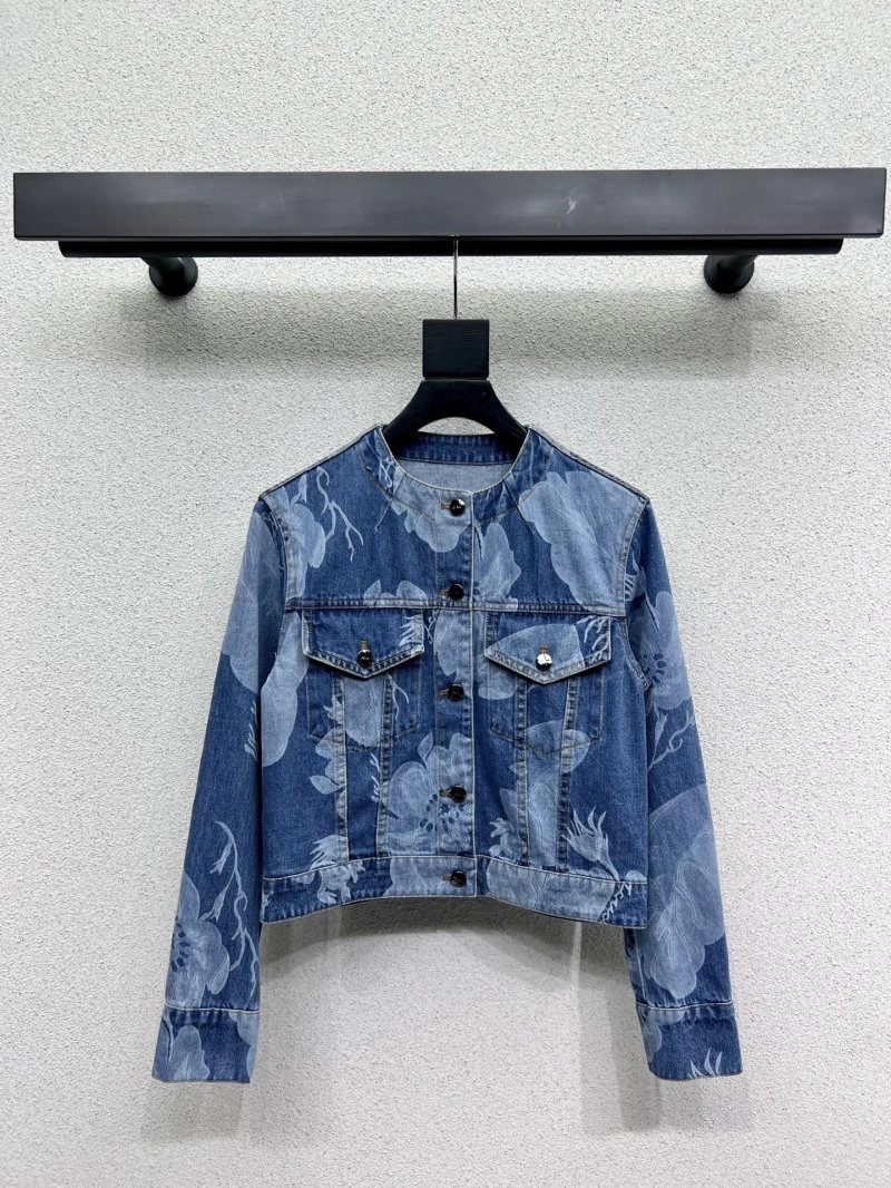 Timeless Christian Dior Outwear 112928