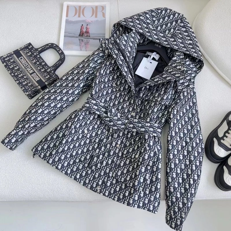 Flexible Christian Dior Outwear 114372