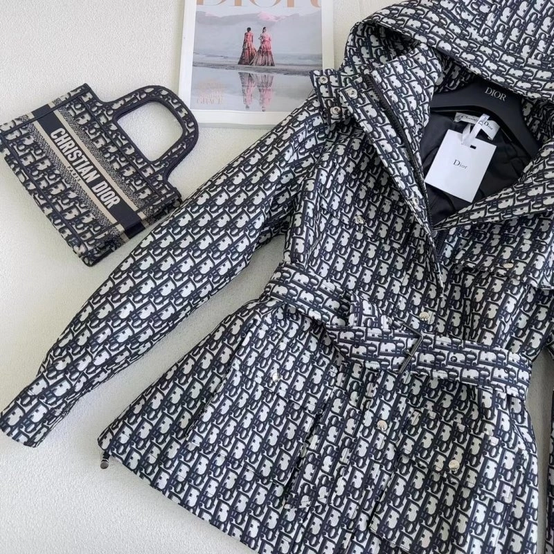 Flexible Christian Dior Outwear 114372