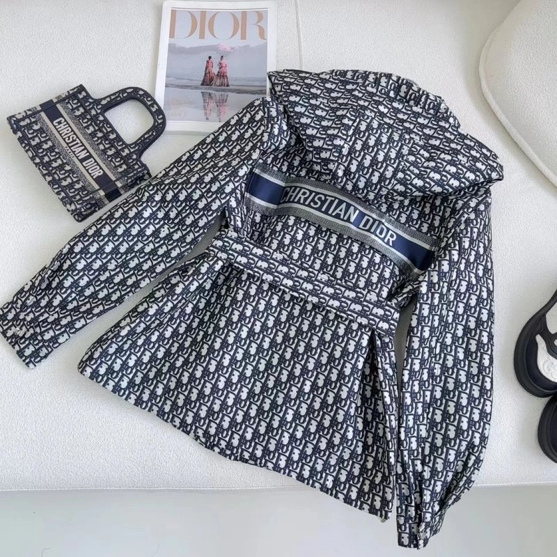 Flexible Christian Dior Outwear 114372
