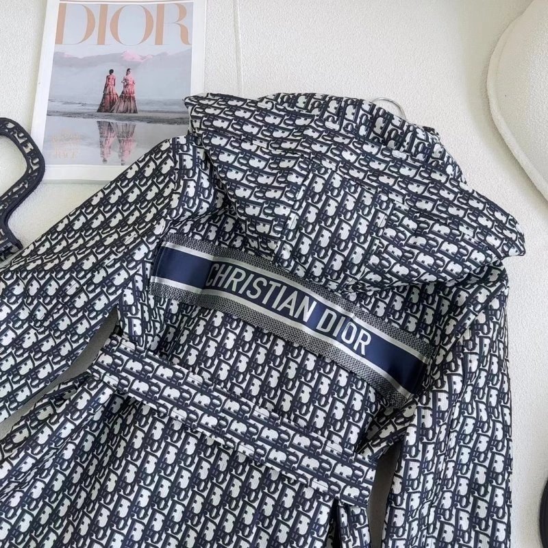 Flexible Christian Dior Outwear 114372