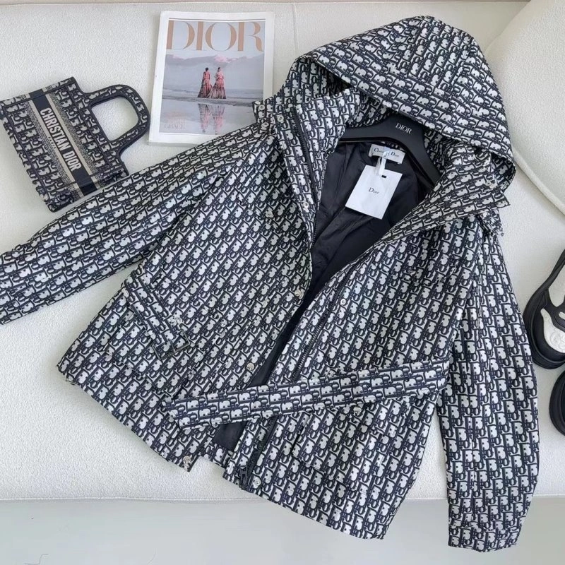 Flexible Christian Dior Outwear 114372