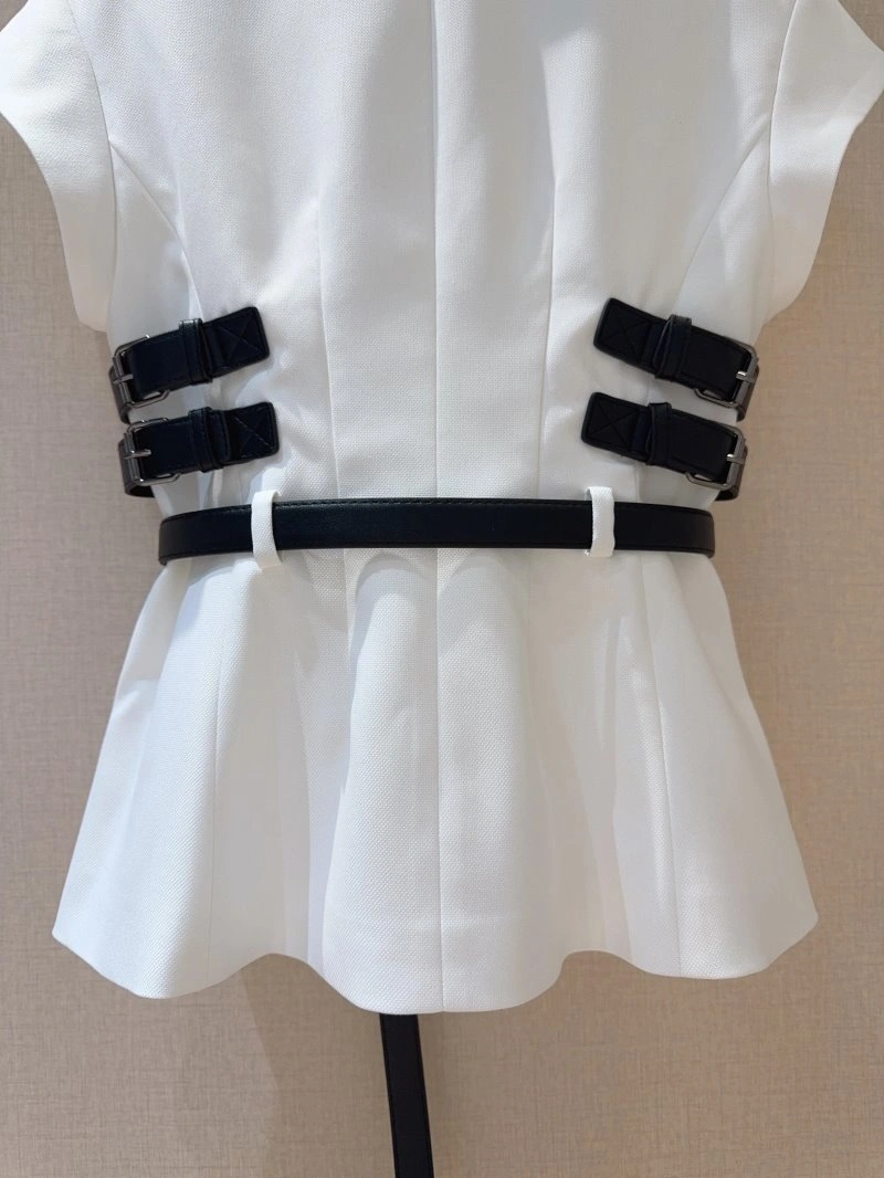 Stylish Christian Dior Outwear 114381