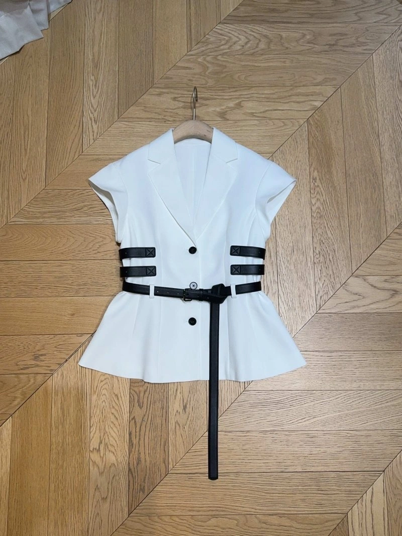Stylish Christian Dior Outwear 114381