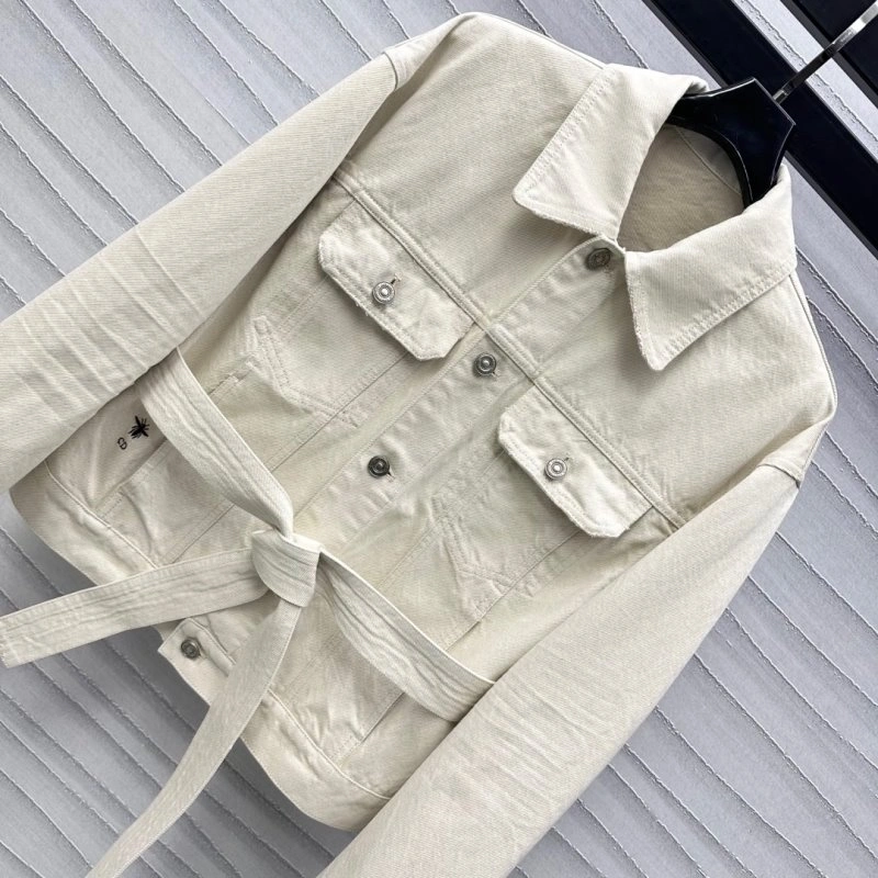 Effortless Christian Dior Outwear 112170