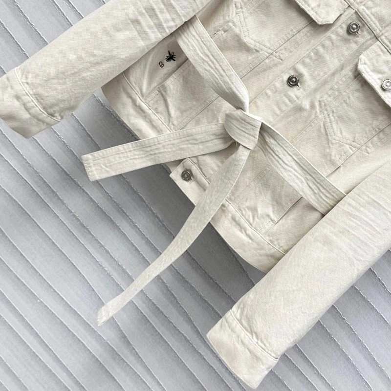 Effortless Christian Dior Outwear 112170