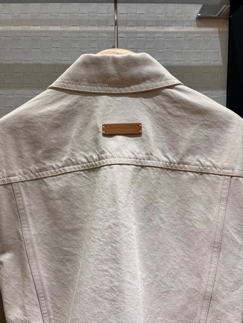 Timeless Christian Dior Outwear 112161