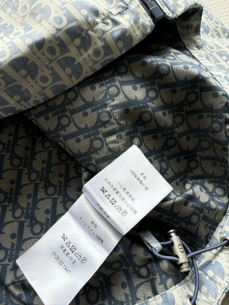 Effortless Christian Dior Outwear 112148
