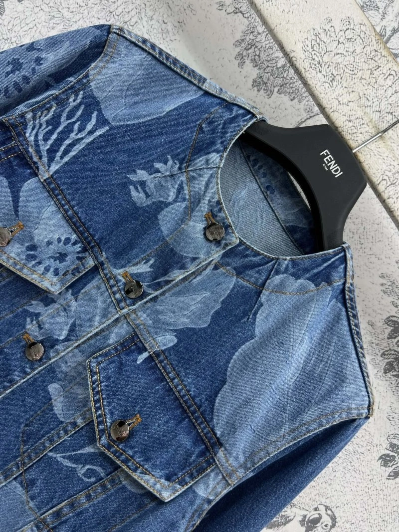 Durable Christian Dior Outwear 112142