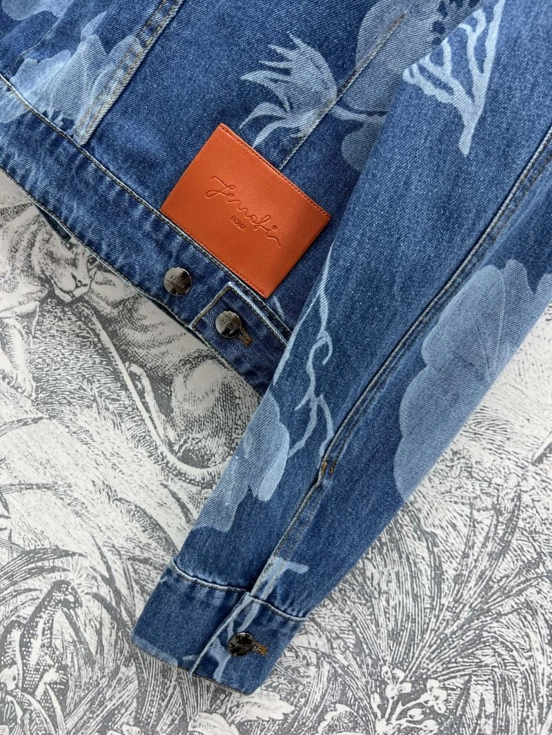 Durable Christian Dior Outwear 112142