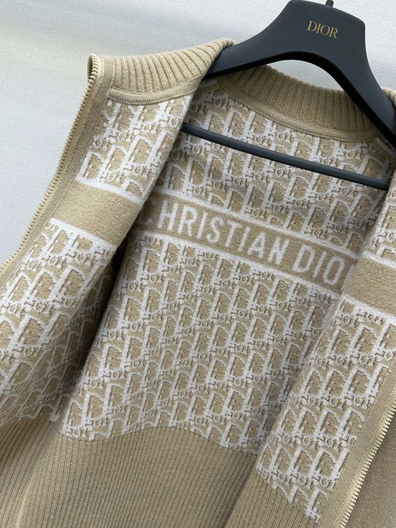 Flexible Christian Dior Outwear 112130