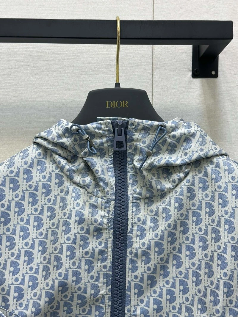 Lightweight Christian Dior Outwear 112129