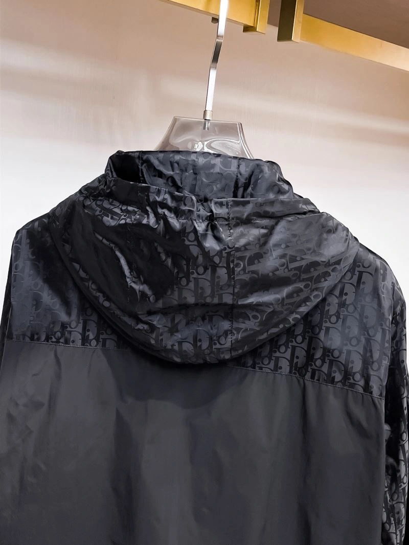 Effortless Christian Dior Outwear 115790