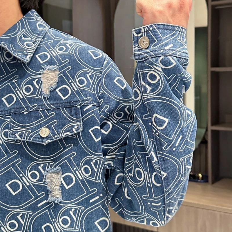 Timeless Christian Dior Outwear 115374