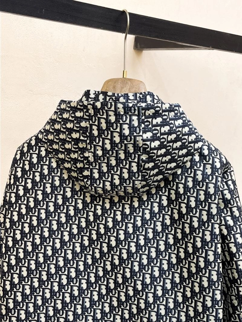 Minimalist Christian Dior Outwear 115366