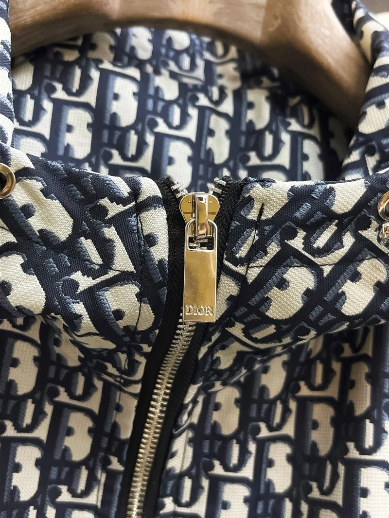 Minimalist Christian Dior Outwear 115366