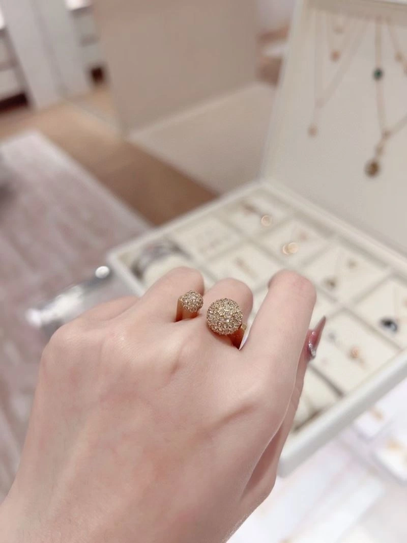 Resilient Christian Dior Rings 235177