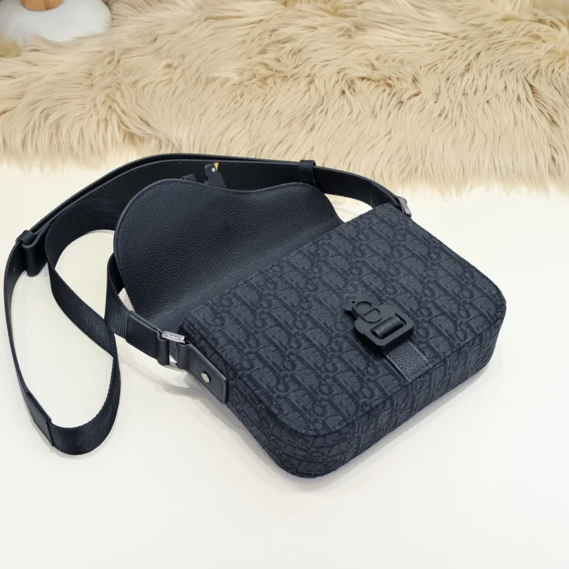 Comfortable Christian Dior Saddle Bags 37704