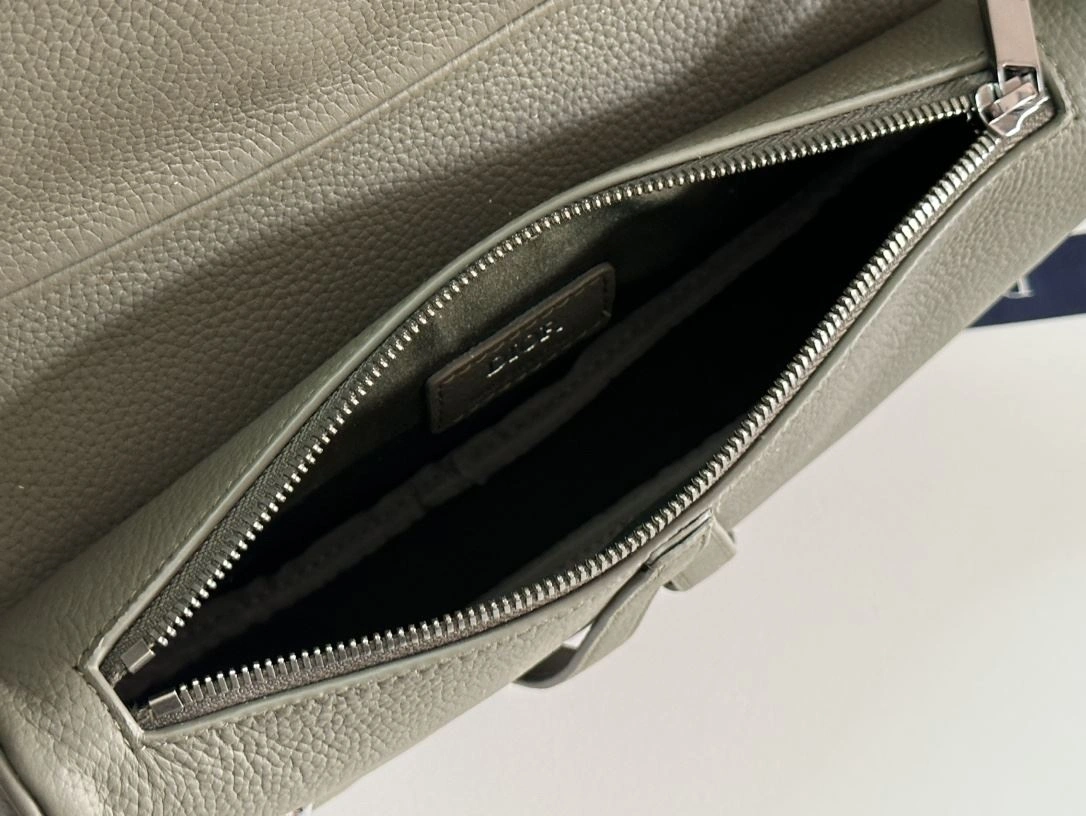 Resilient Christian Dior Saddle bags 92215