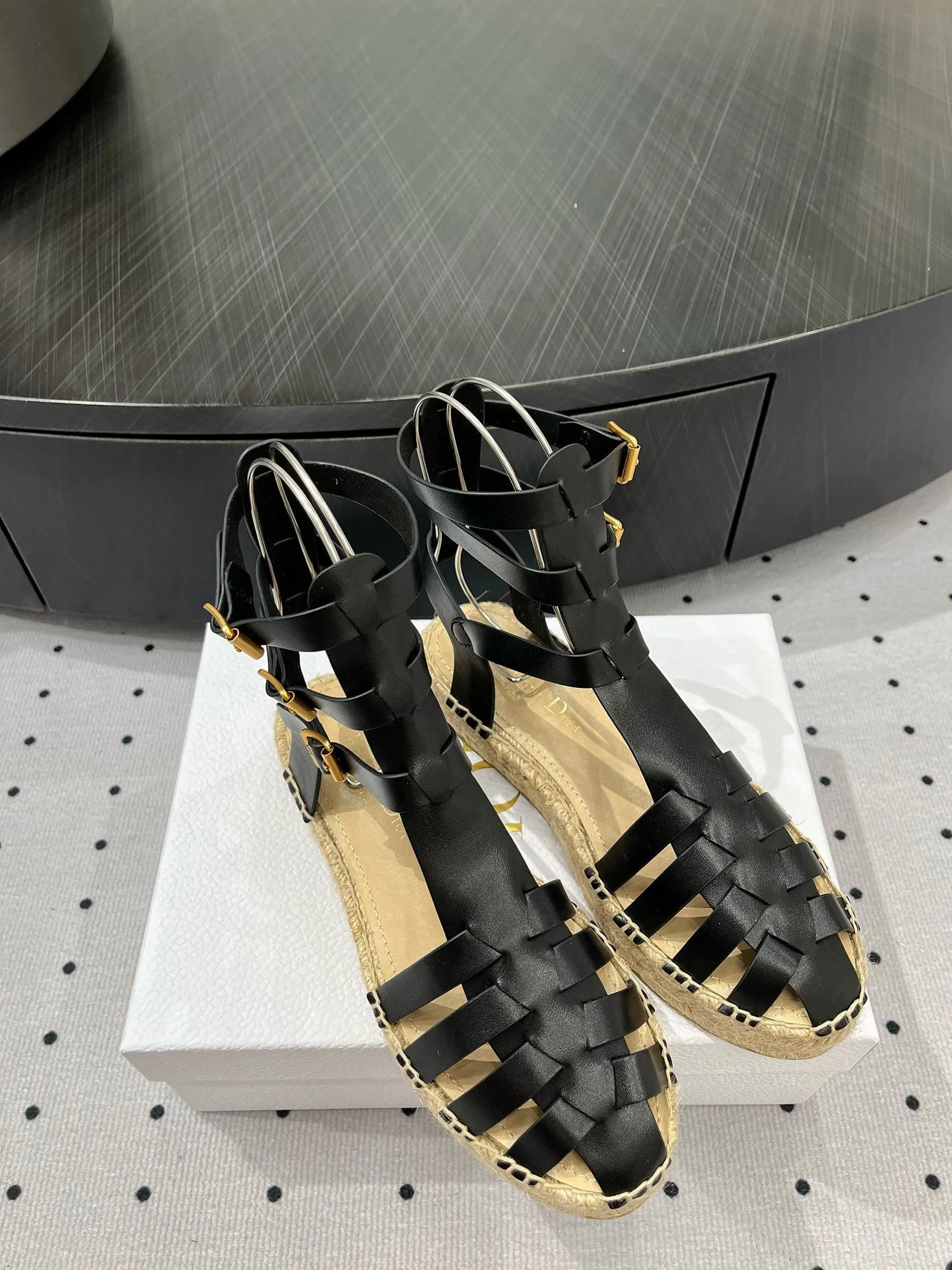 Trendsetting Christian Dior Sandals 21141
