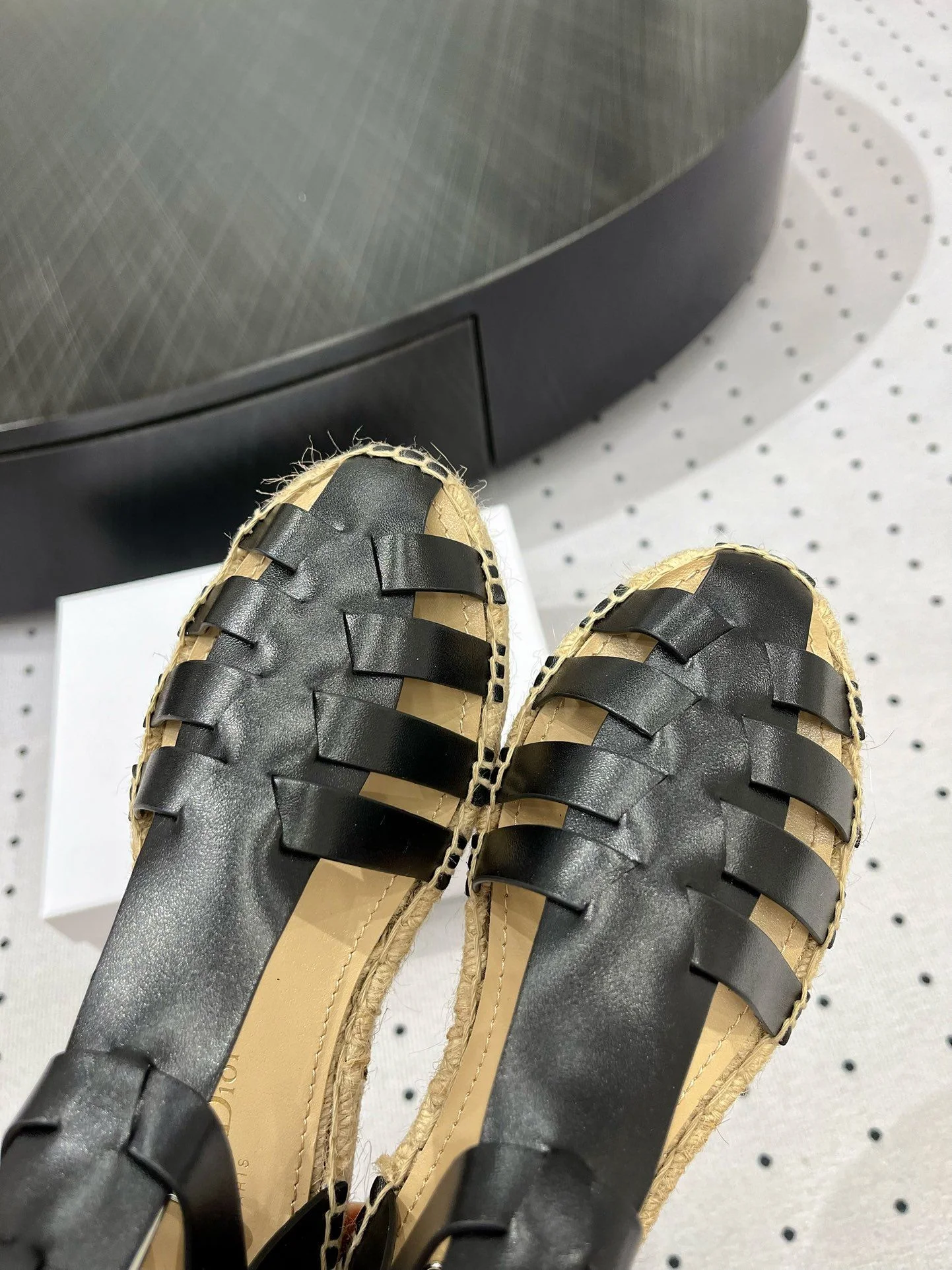 Trendsetting Christian Dior Sandals 21141