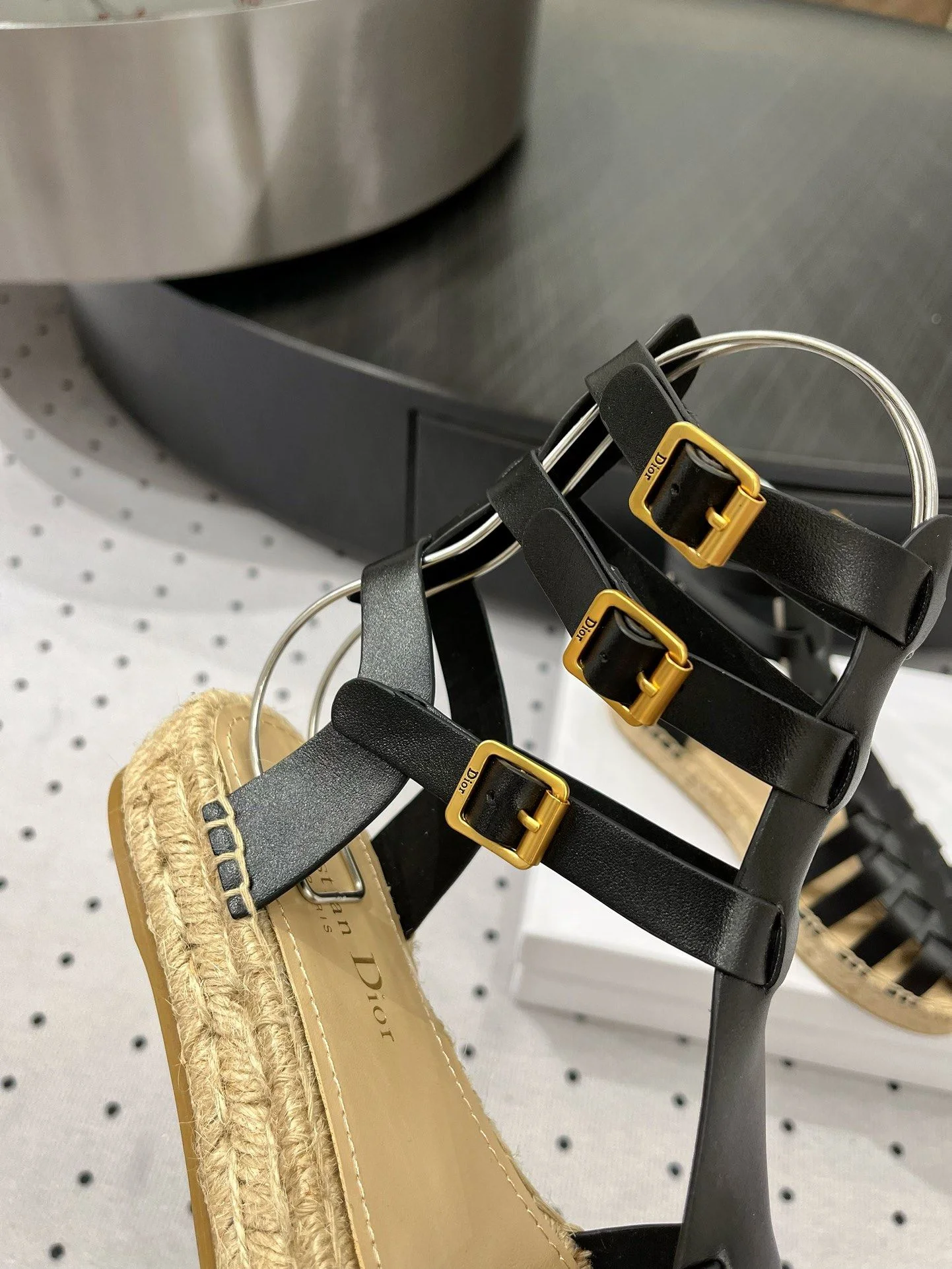 Trendsetting Christian Dior Sandals 21141