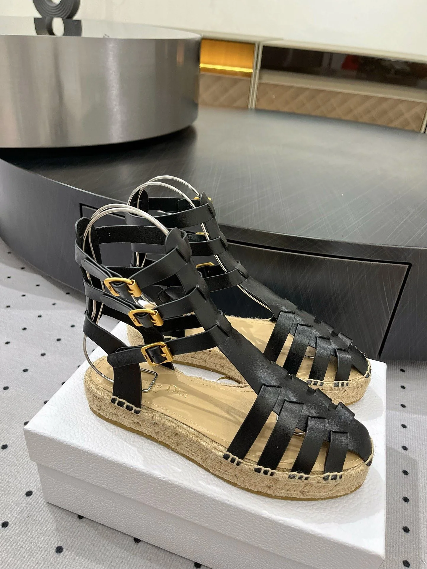 Trendsetting Christian Dior Sandals 21141
