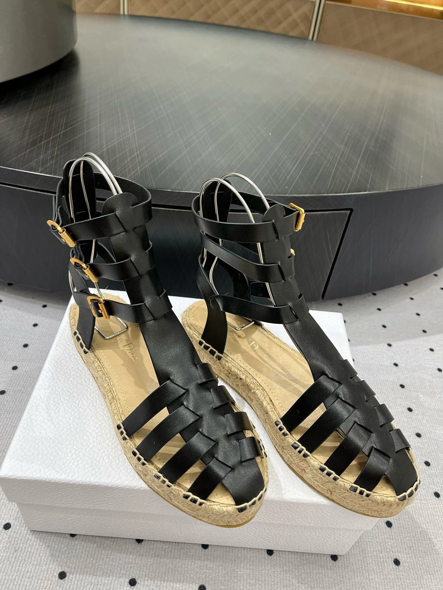 Trendsetting Christian Dior Sandals 21141